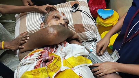 மாடு முட்டியதில் காயமடைந்தவர்