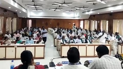 திருவாரூர் ஆட்சியர் அலுவலகத்தில் விவசாயிகள் குறைதீர்க்கும் கூட்டம் 