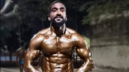 ஜிம் பயிற்சியாளர்.