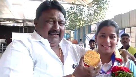 Snehal Shinde with her father