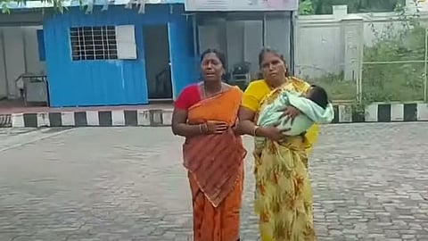 ஆட்சியாளர் அலுவலகம் வந்த பெண்