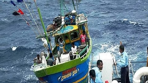 10 மீனவர்களை கைது 