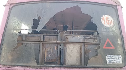 பஸ் உடைப்பு