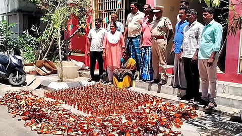 கைது செய்யப்பட்ட குமுதவல்லி 
