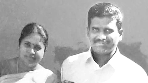 மனோகரன் (55) - அனிதா (48) 