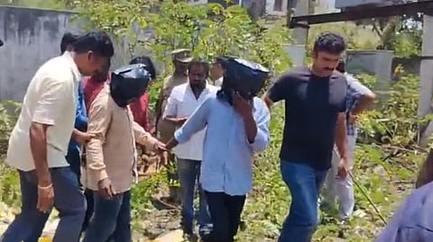 கைது செய்யப்பட்ட ராஜா  மற்றும் சந்துரு 
