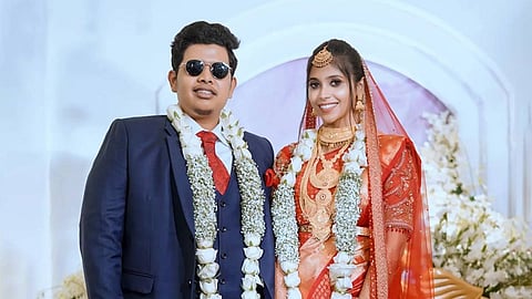 மனைவியுடன் யூட்யூபர் இர்ஃபான் 