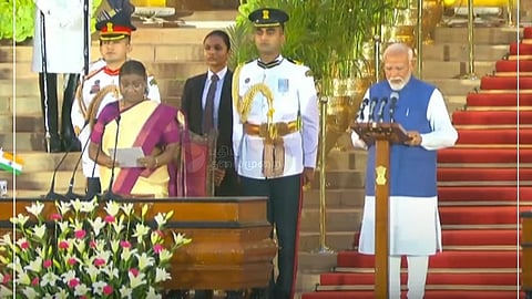 மூன்றாவது முறையாக இந்தியாவின் பிரதமராக பதவியேற்றார் நரேந்திர மோடி 