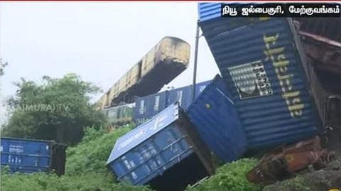 விபத்தில் சிக்கிய சரக்கு ரயில்