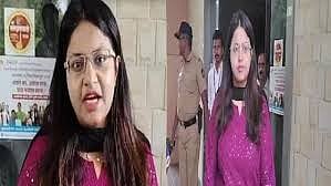 யிற்சி பெண் ஐஏஎஸ் பூஜா கேட்கர்