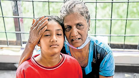 சுஜாதா,பேத்தி மிருதுளா 