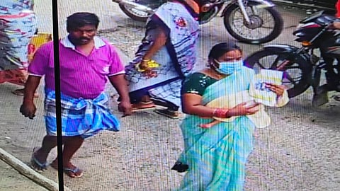 குழந்தை கடத்தி செல்லப்படும் காட்சி