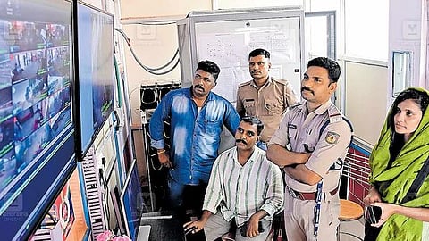 போலிசார் தேடுதல் சமயத்தில்