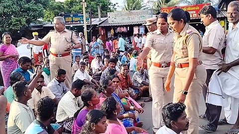 உறவினர்கள் போராட்டம் 