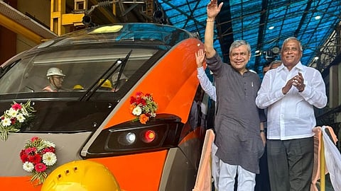 ரயில்வே துறை அமைச்சர் அஸ்வினி வைஷ்னவ்
