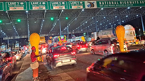கடும் போக்குவரத்து நெரிசல்