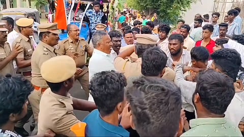 கொண்டமநாயக்கன்பட்டி விநாயகர் சிலை ஊர்வலத்தில் சலசலப்பு