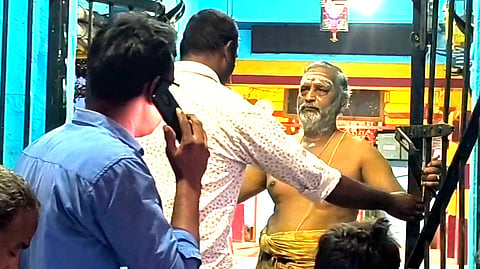 கோயில் பூசாரி போக்சோவில் கைது