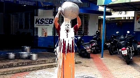 வினோத போராட்டம்