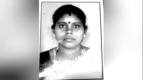 சுவர் இடிந்து விழுந்து உயிரிழந்த பெண் 