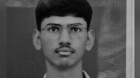 இறந்த மாணவர்