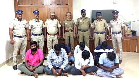 8 பேர் கைது 