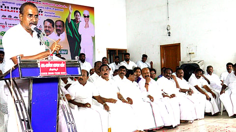 முன்னாள் அமைச்சர் எஸ்பி.வேலுமணி 