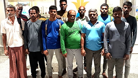 இலங்கை சிறையில் இருந்து  விடுவிக்கப்பட்ட மீனவர்கள்