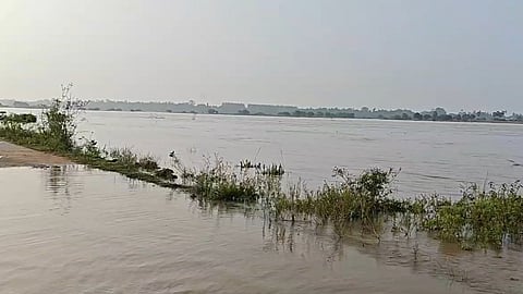 திருக்கழுக்குன்றம் தற்காலிக பாலம் சேதம்