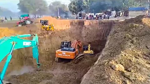 சிறுவனை மீட்க நடந்த பணி