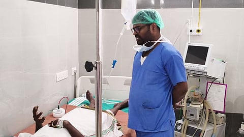 மருத்துவர் ரஞ்சித்துடன் நோயாளி