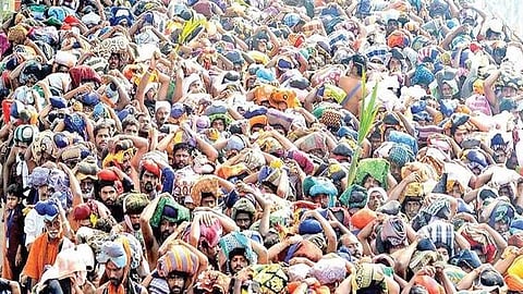 சபரிமலையில் குவிந்த பக்தர்கள்