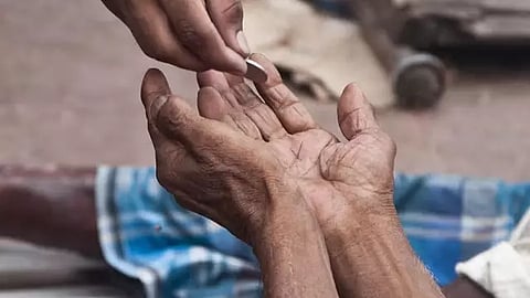 rs 1000 rewardfor sharing information about beggars in indore 