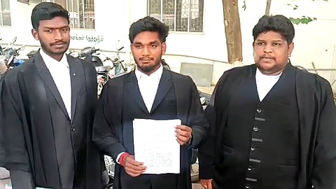 சீமான் மீது நடவடிக்கை கோரி வழக்கறிஞர் புகார் 