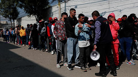 mexico refuses usa military flight deporting migrants 