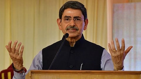 ஆளுநர் 