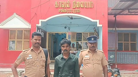 9 ஆண்டுகள் தலைமறைவு -  பிடிவாரண்ட் பிறப்பிக்கப்பட்ட நிலையில் கைது