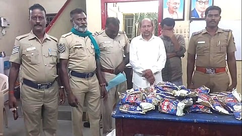 இருவர் கைது 