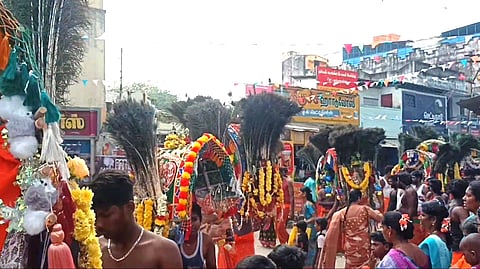 பக்தர்கள் பாதயாத்திரை