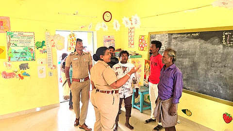மேற்கூரைப் பூச்சு பெயர்ந்து விழுந்து 3 பள்ளி மாணவர்கள் காயம்