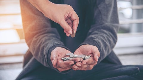 beggar caught with rs 3 days 3 lakhs on uae 