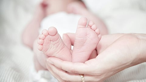 China teen boy aids in home birth 