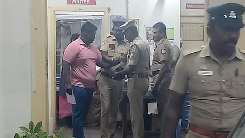 இருவர் கைது