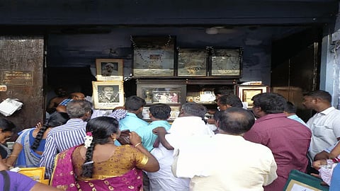 owner kavita singh brother complains nellai iruttukadai