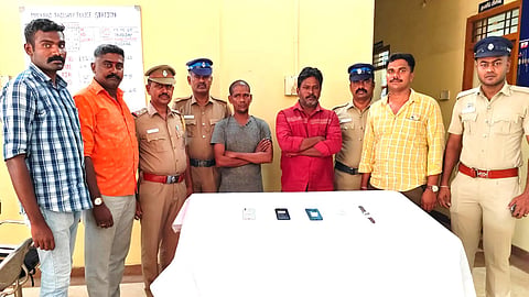 வழிப்பறியில் ஈடுபட்ட இருவர் கைது