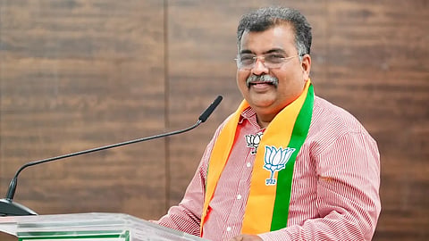 maharashtra bjp to get new chief ex minister ravindra chavan joins