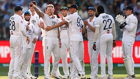 Ashes 1st Test AUS vs ENG 19 wickets fall on  opening day