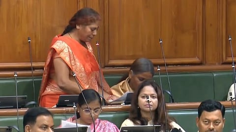 JDU MLA Vibha Devi struggles to read oath in Bihar Assembly viralvideo