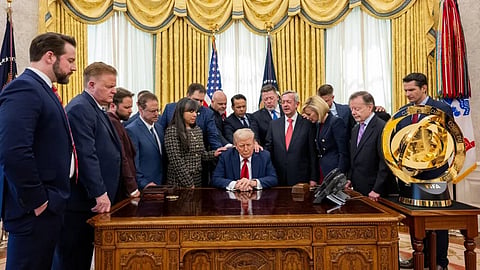 Trump ivites Faith Leaders to oval office to pray 