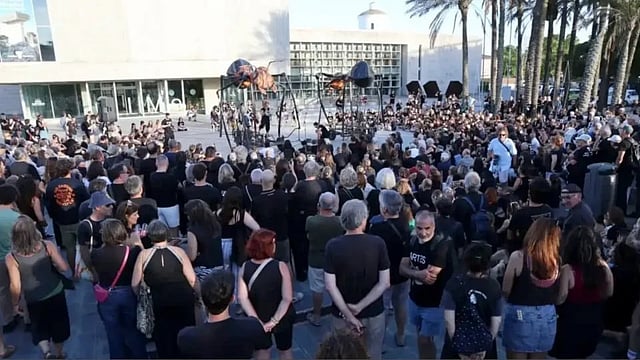 People protests against tourist
